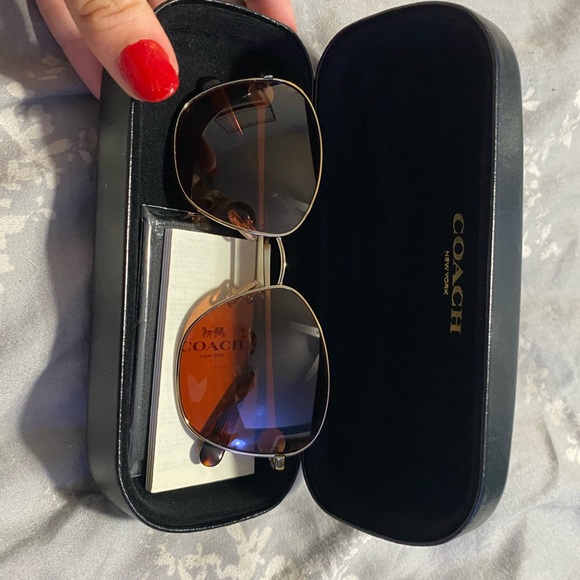 AUTH coach sunglasses - Picture 2 of 10